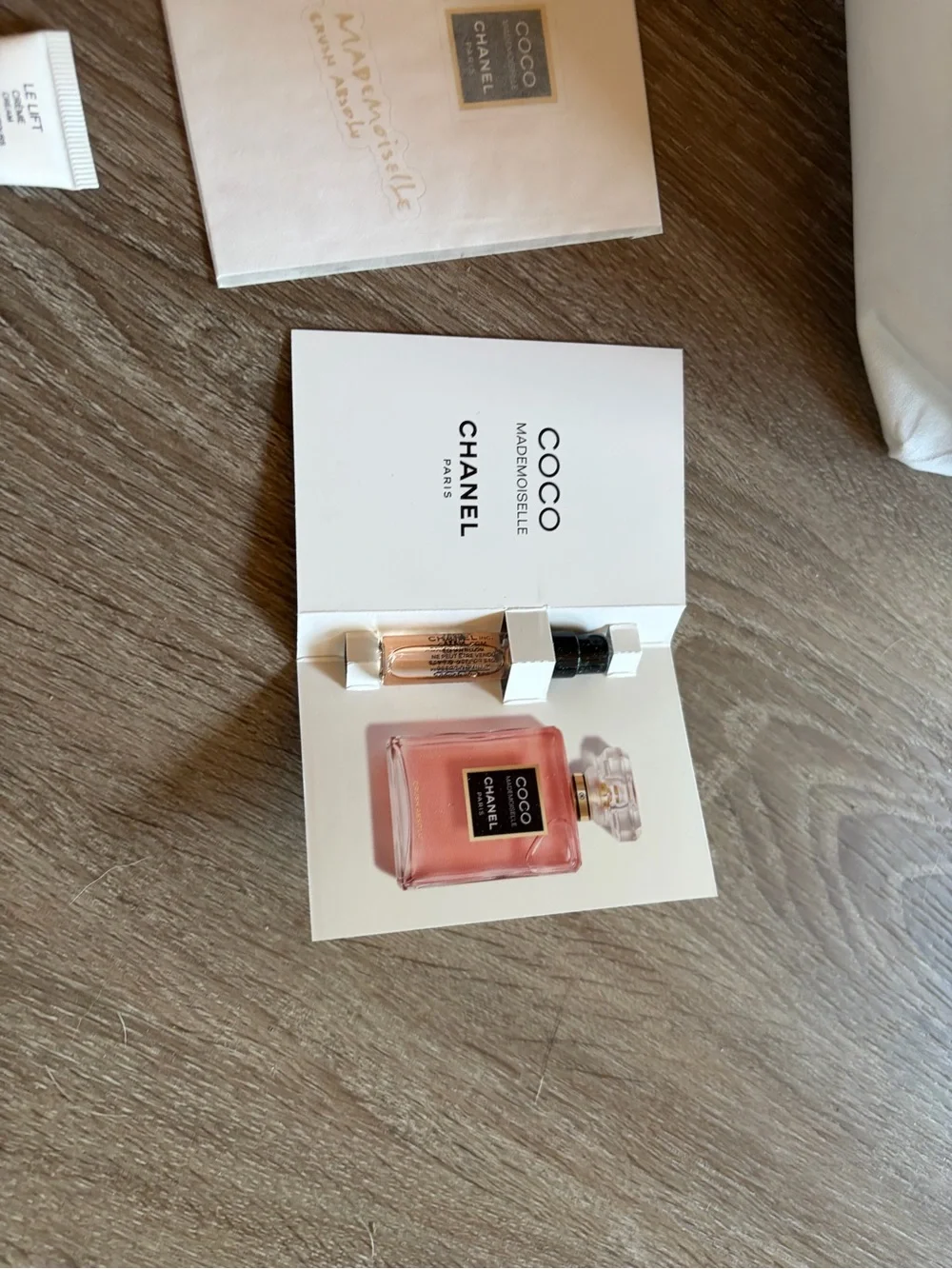 CHANEL White Drawstring Skincare & Fragrance Sample Set